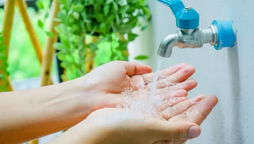 Gastón Crespo pidió la intervención de ABSA por el pésimo funcionamiento del servicio de agua corriente