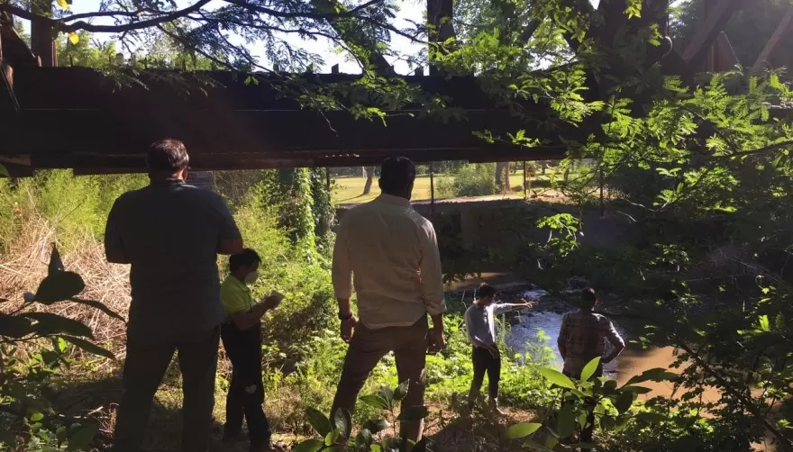 Reuniones, planes, moscas y campañas: Lo único cierto es que siguen los malos olores en el Arroyo Rodríguez