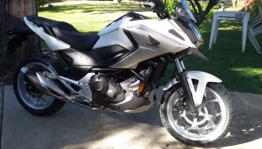 Robo de moto en City Bell: Los vecinos siguen pagando los platos rotos