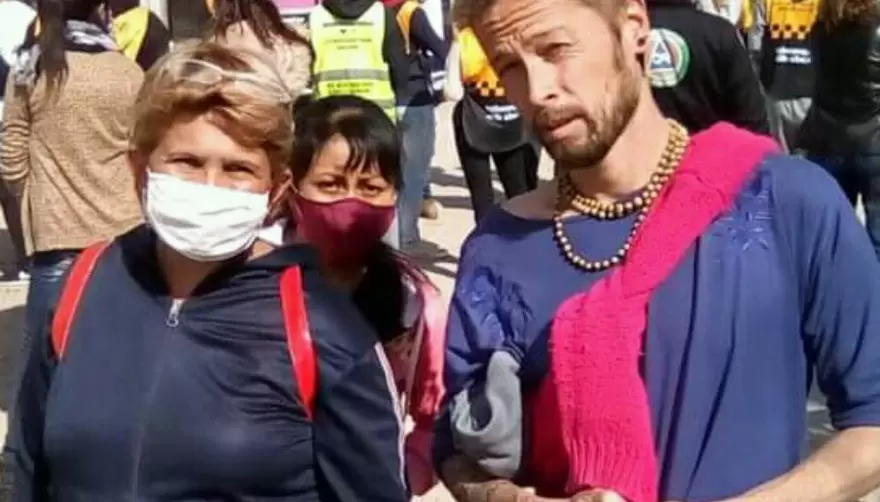 "Deva" López: Entre la ayuda solidaria y el reclamo por la desidia que azota a El Rincón
