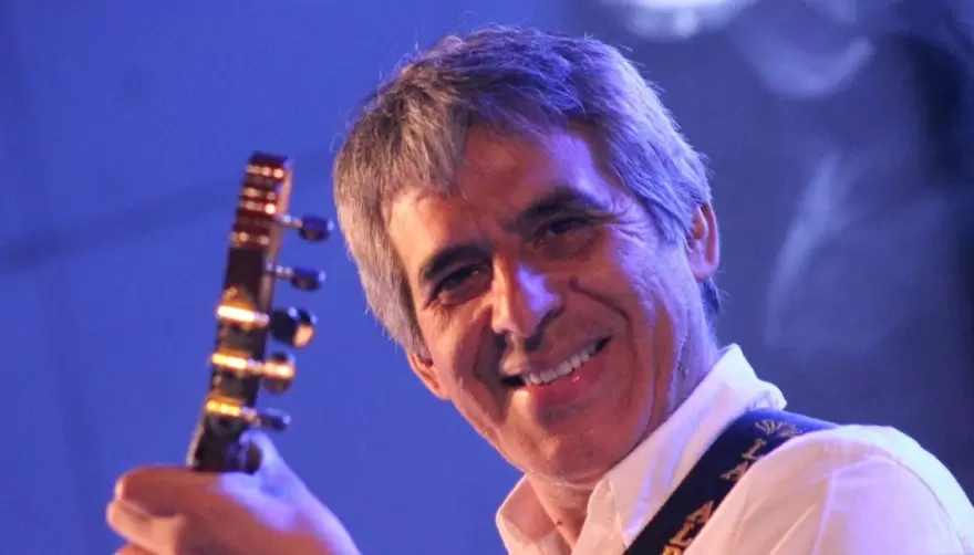 Esta noche llega el gran Peteco Carabajal al Club Atlético City Bell