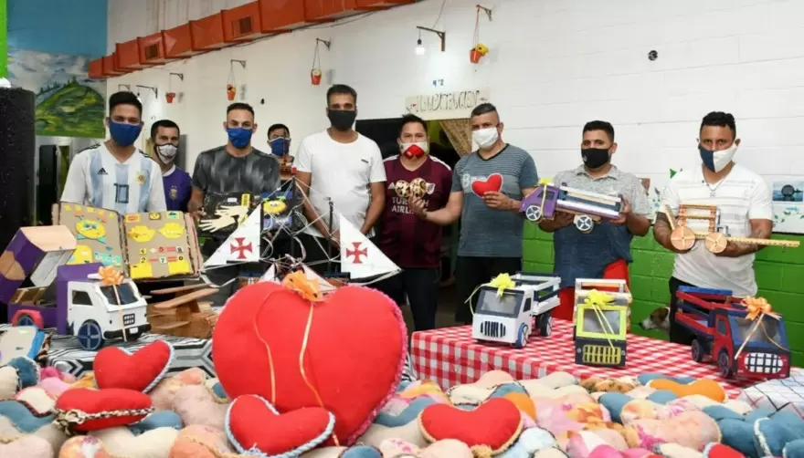 En la Unidad 18 de Gorina los internos elaboraron juegos para donar 