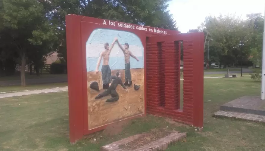 Acto en la Plaza Mitre: City Bell no olvida a sus héroes de Malvinas