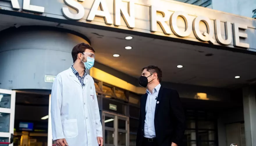Kicillof visitó el Hospital San Roque de Gonnet y entregó nuevas camas