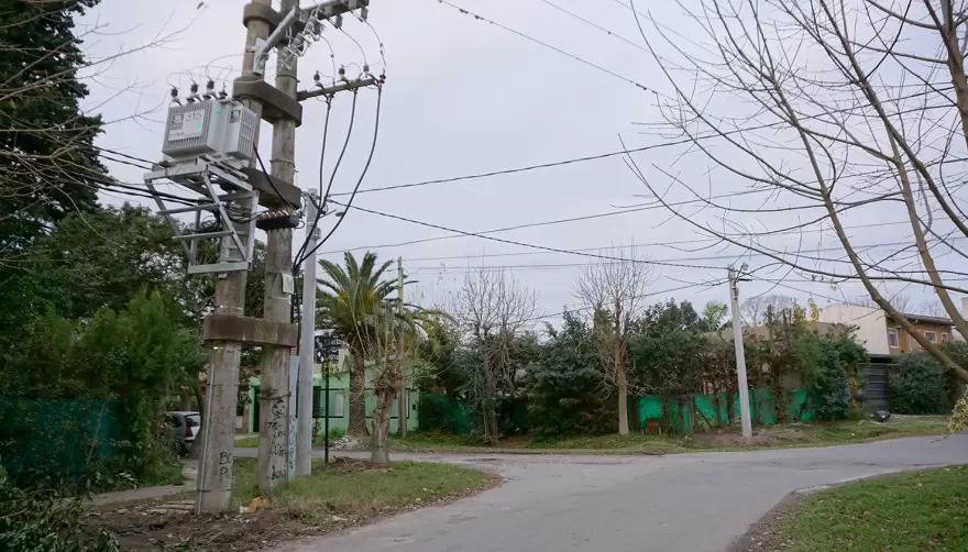 Se amplía la red eléctrica de un barrio de City Bell