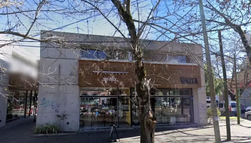 Bronca en City Bell: 2 robos consecutivos en el Centro Comercial