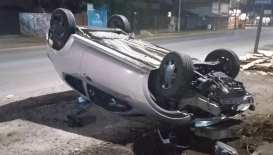Relatos Salvajes en Gonnet: Choque, vuelco, golpes, robo y un detenido