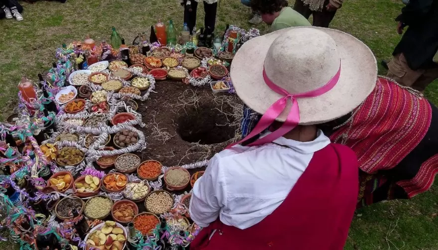 El Rincón: Ceremonia por la Pachamama y "Siembra de Libros" para niños