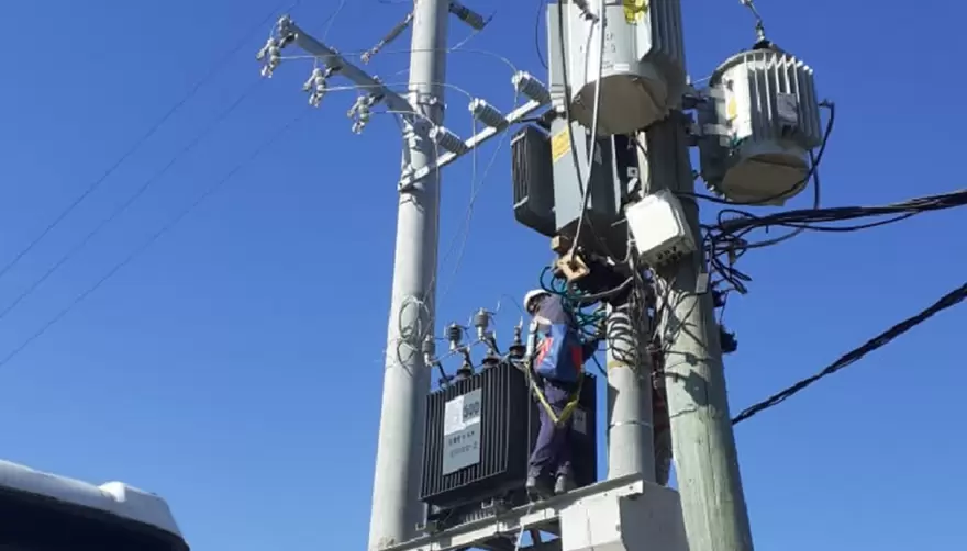 El Rincón: Edelap amplió la capacidad de la red eléctrica en el barrio