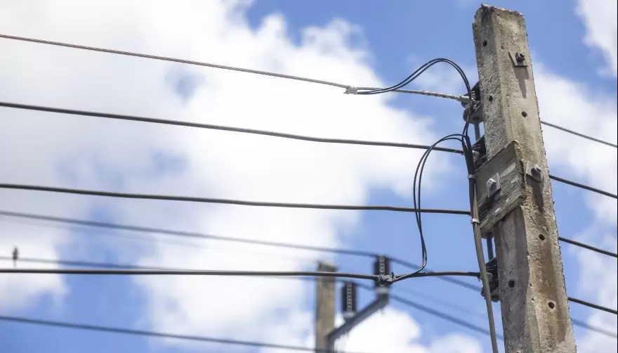 La Fortaleza: Un barrio rehén de los ladrones de cables en Villa Elisa