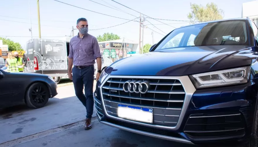 Así cualquiera: En Audi por City Bell pero debía una millonada de patente