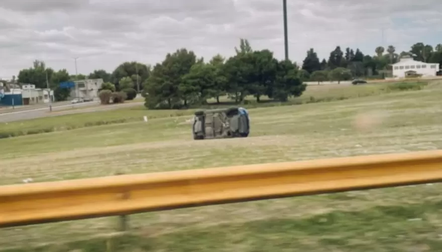Video: Impactante vuelco y milagro en el distribuidor Pedro Benoit