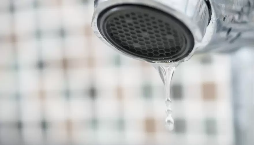 3 días sin agua en Gonnet y Villa Castells: Los vecinos viven un calvario