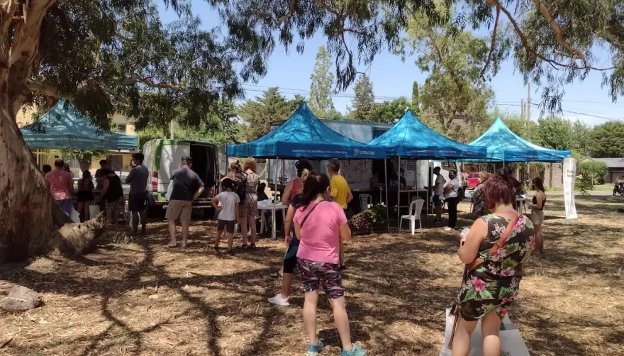 Plaza La Emilia: Feria de alimentos a precios populares en City Bell