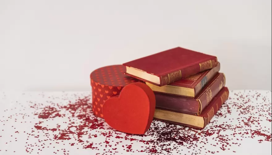 💝 En este San Valentín la Biblioteca Alejo Iglesias te ayuda con el regalo