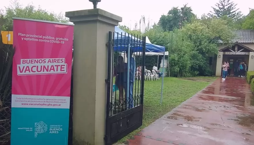 COVID-19: Ya funciona la primera posta vacunatoria fija de City Bell
