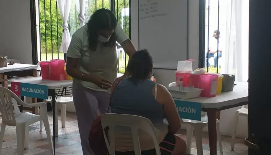 COVID-19: Ya funciona la primera posta vacunatoria fija de City Bell