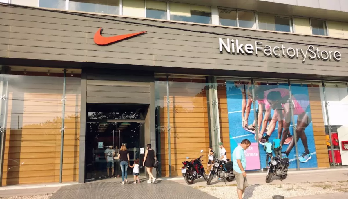 Sin disimulo: Había robado una moto en City Bell, huyó y ahora cayó comprando ropa