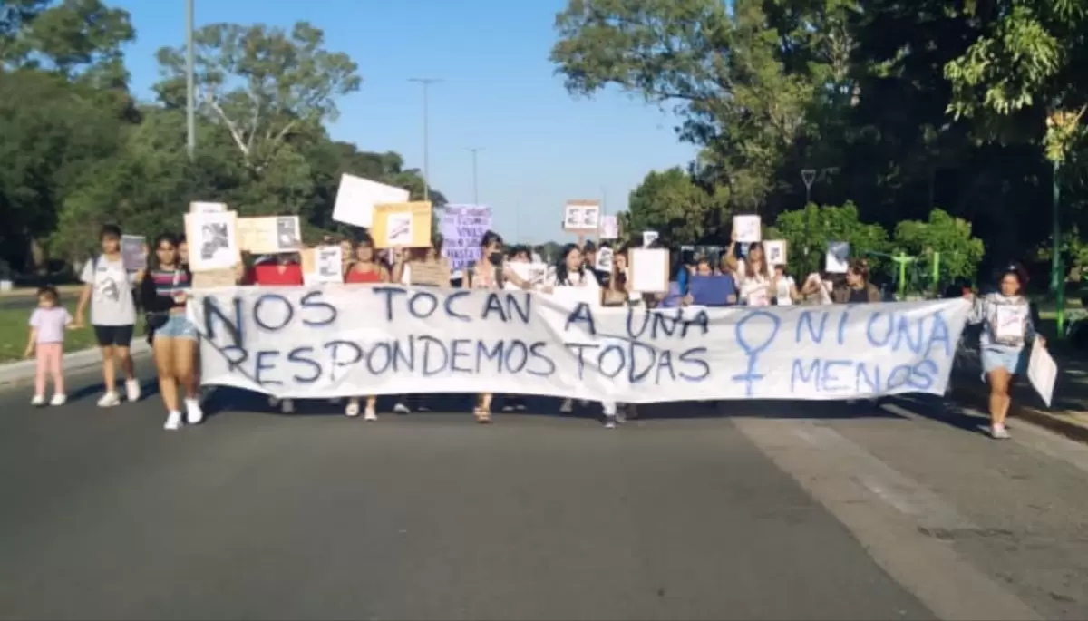 Nueva marcha por denuncias de abusos en Villa Elisa: "Mi vida se frenó"