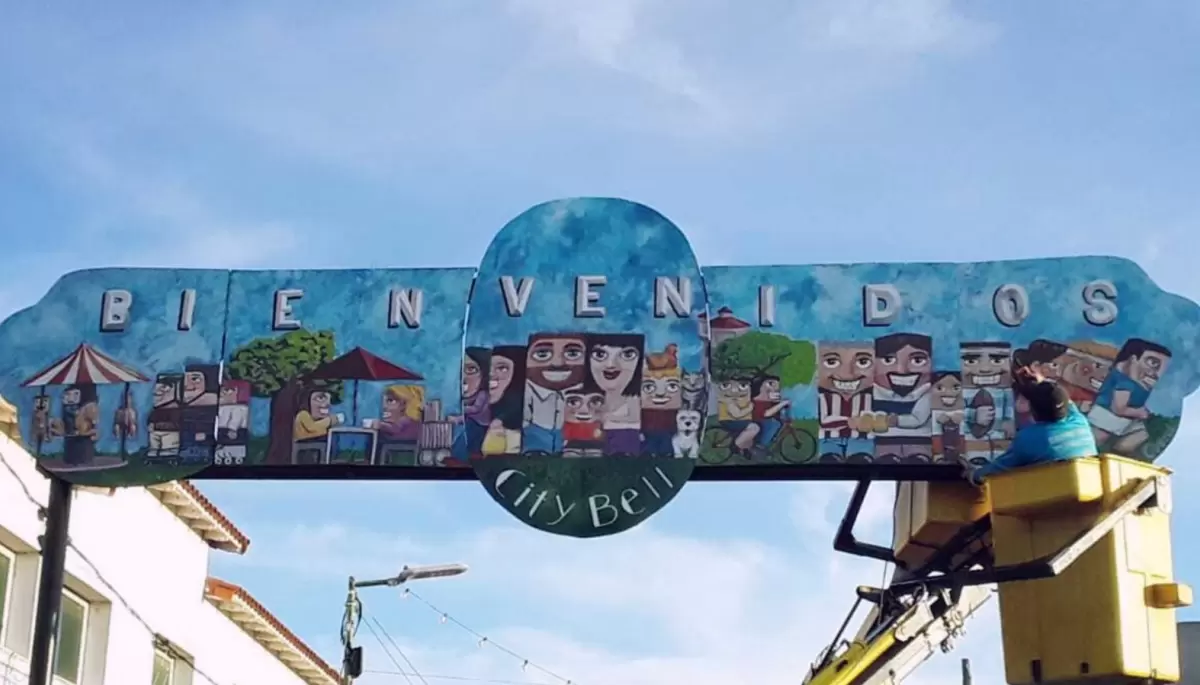 Se renovará anualmente: Inauguran arco de ingreso en City Bell