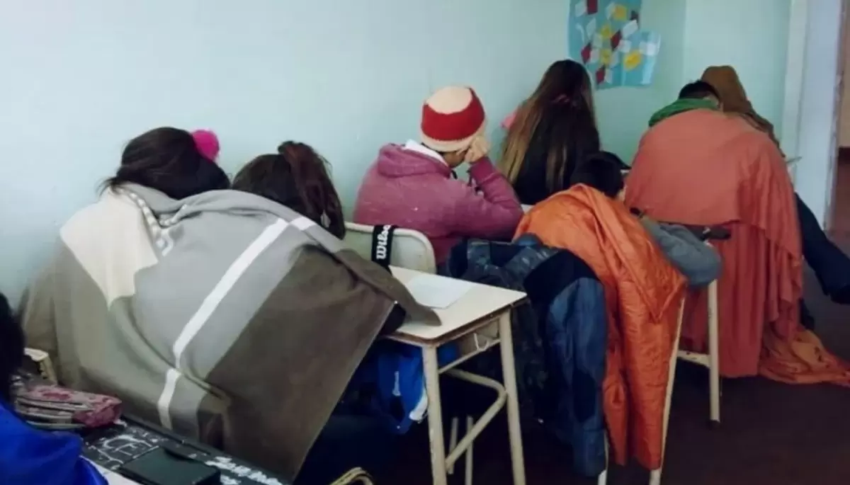 A la Escuela con frazada: Llueven reclamos en Villa Elisa por falta de estufas