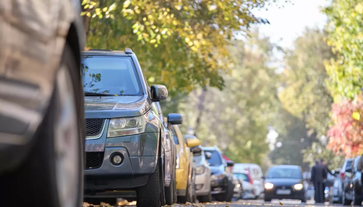 🚗 Estacionamiento Medido en City Bell: Vecinos indignados por "derrame" de vehículos