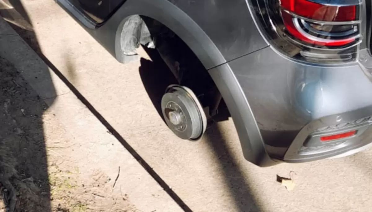 🔧 Dos casos en 48 horas: En City Bell hacen estragos los roba ruedas