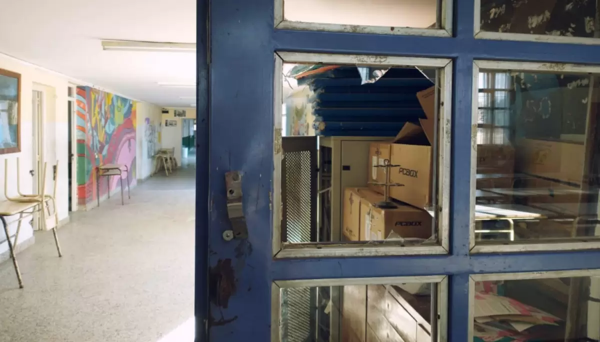 Robo y destrozos en escuela de City Bell: Se llevaron hasta la comida del freezer