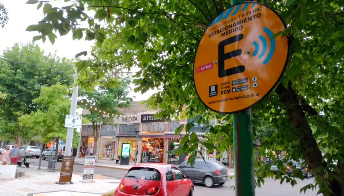 City Bell: Desde este lunes aumentan el estacionamiento medido y las multas