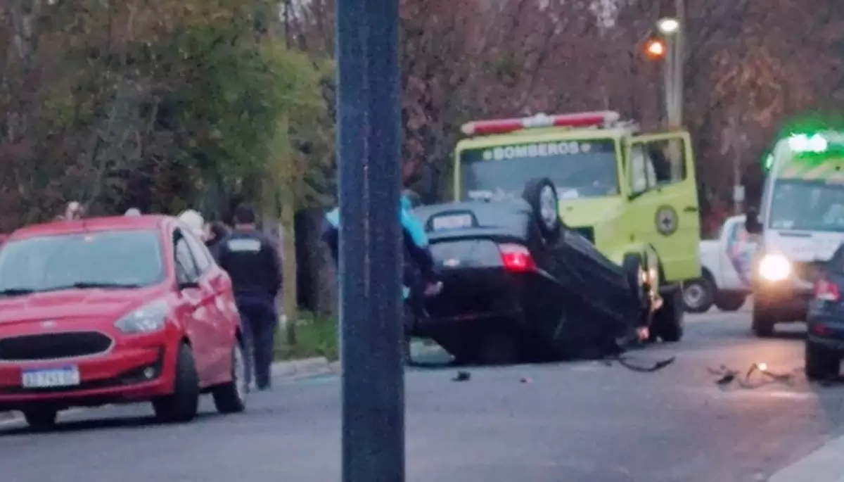 Vuelco en City Bell: Vecinos piden reductores de velocidad y señalización