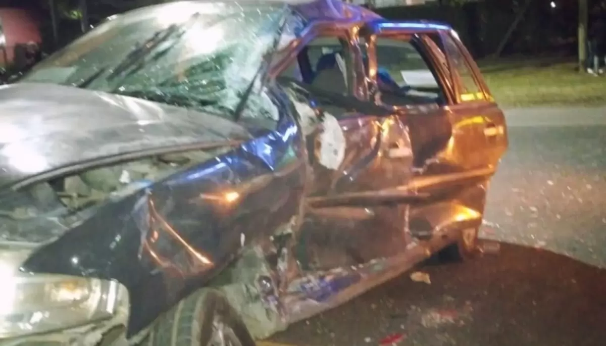 Video: En Villa Elisa un micro embistió a un auto y dejó dos heridos