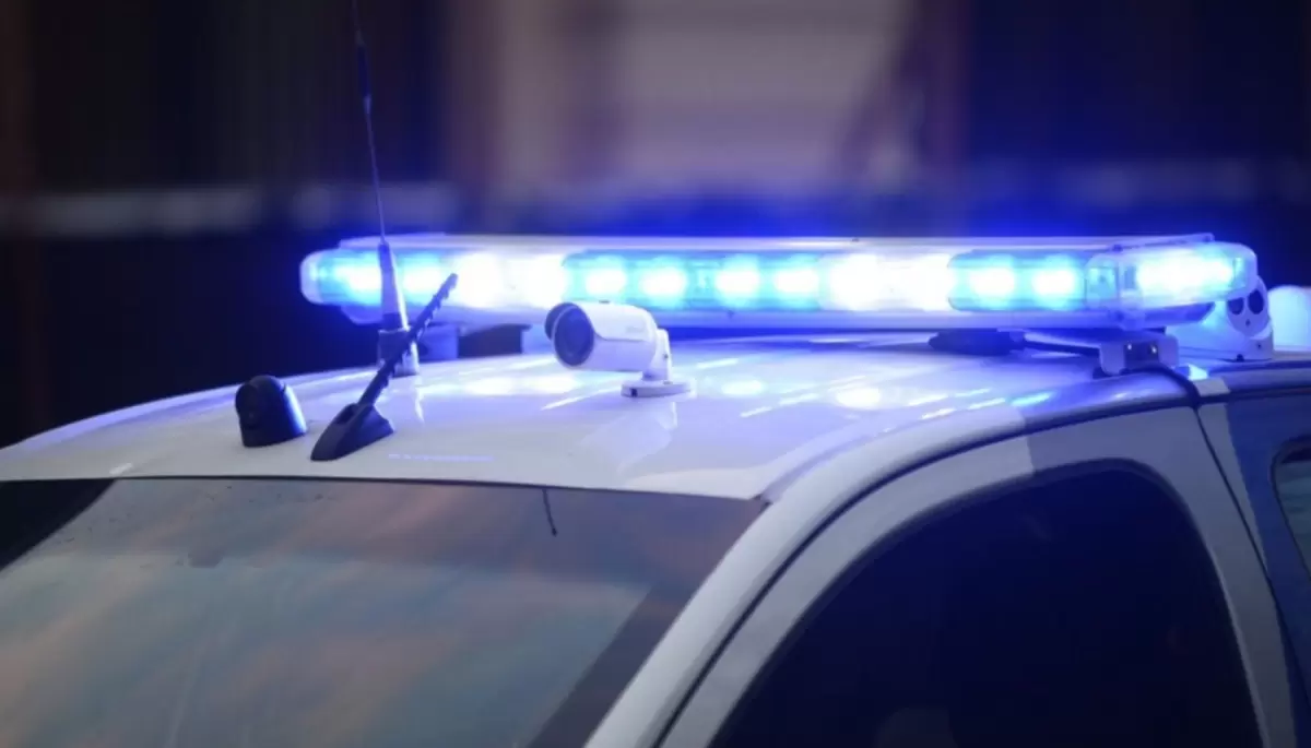 Joven maniatado en Villa Elisa: 4 ladrones escaparon con dinero y cheques