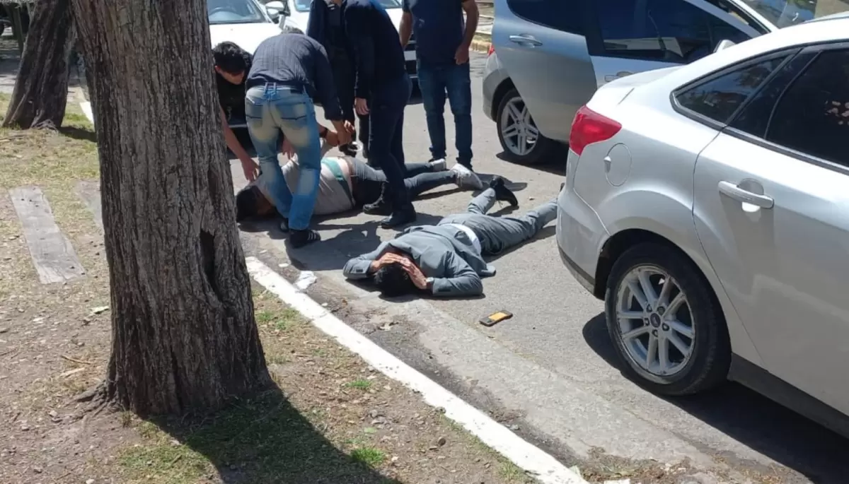 Hace instantes en City Bell: 3 detenidos en pleno Centro Comercial