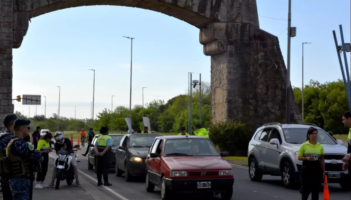 Llegaron los controles de tránsito a Villa Elisa: Retuvieron motos por falta de documentación