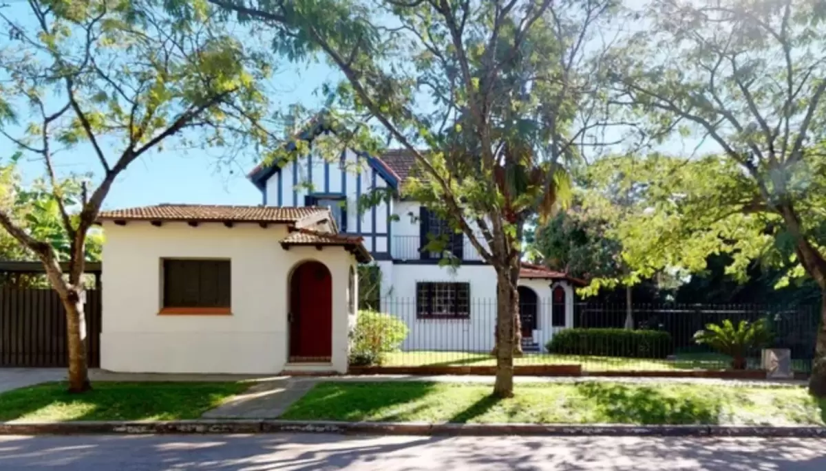 Casi 100 años de historia en City Bell: ¿Cuál es la casa del millón de dólares que está en venta?