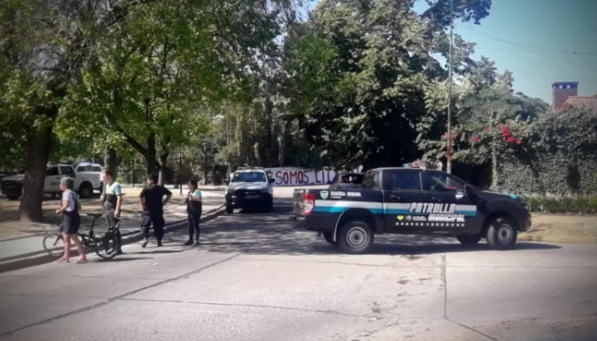 Conmoción en City Bell: Encontraron un hombre sin vida en la plaza San Martín