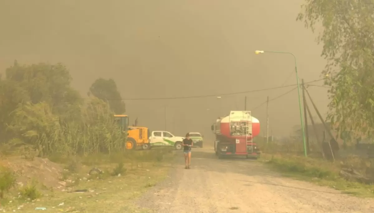 🚒 Humo y cenizas en Gonnet y Villa Elisa por voraz incendio en la Reserva de Punta Lara