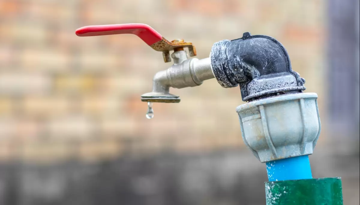 ¿Qué barrio de la Zona Norte de La Plata tuvo que pinchar un caño para tener agua?