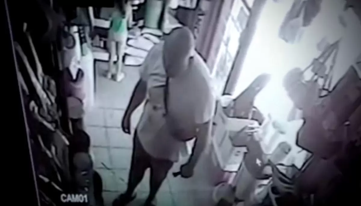 Video: Vino de Córdoba, le robaron la billetera en José Hernández y ahora no puede volver