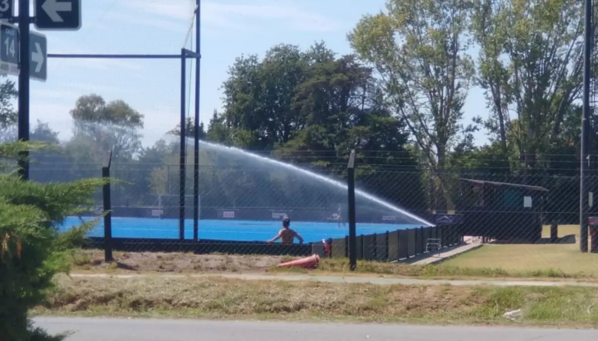 Gonnet: Vecinos denuncian a un reconocido club por dejar a 8 manzanas sin agua