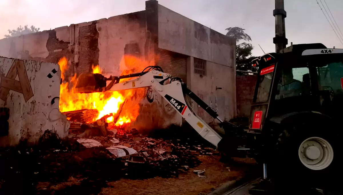 🔥 Voraz incendio en Gonnet: Así quedó el lugar tras el paso de las llamas