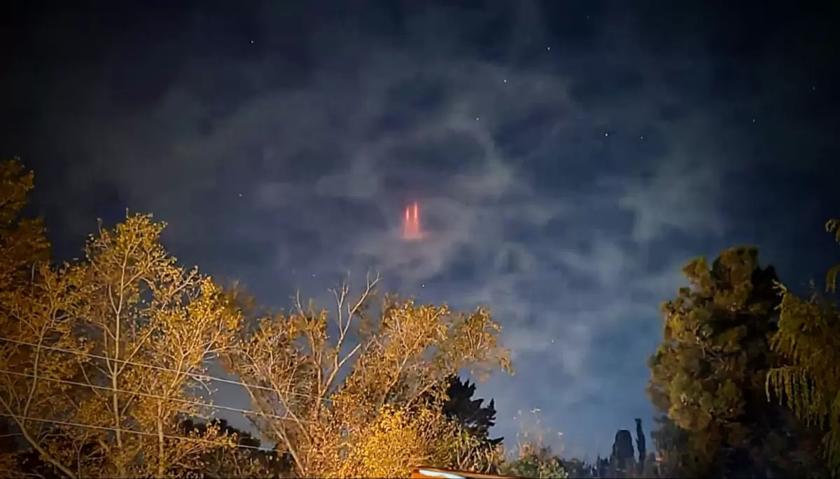👽 ¿Un OVNI en Villa Elisa? Se reveló el misterio de las luces rojas que coparon el cielo