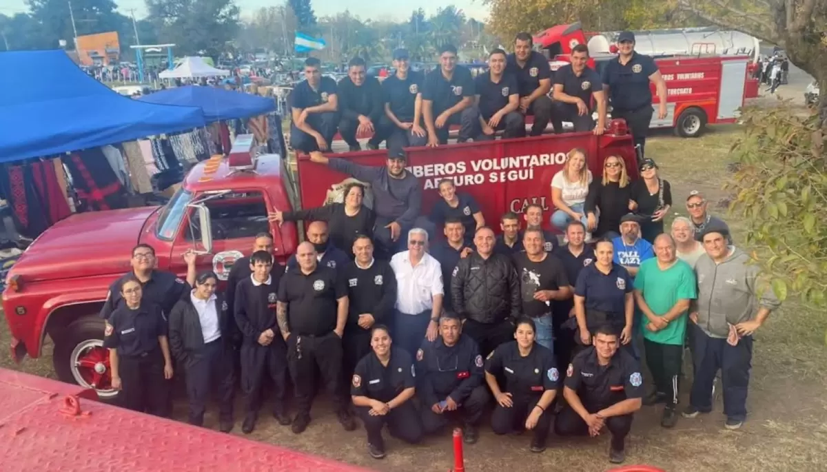 🚒 ¡Fiesta en el barrio! Arturo Seguí inaugura su propio cuartel de Bomberos Voluntarios