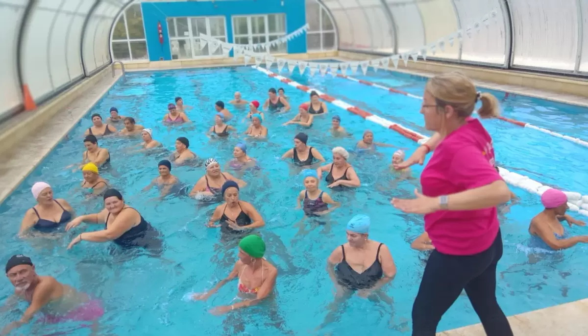 🏊 City Bell: Más de 1000 abuelos explotaron la Colonia de Vacaciones de Invierno