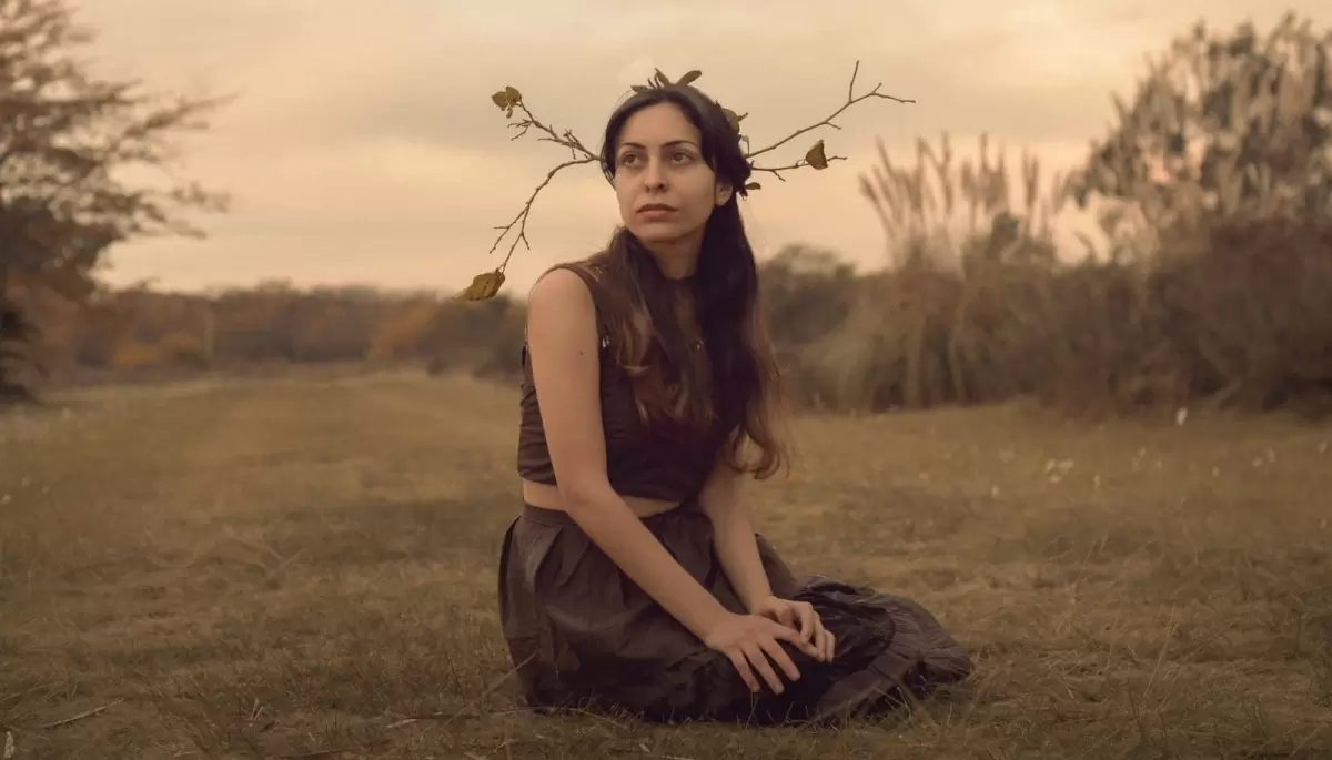 🎶 Nuevos sonidos: Elisa Marenis irrumpe con su estilo místico, oscuro y experimental desde Villa Elisa