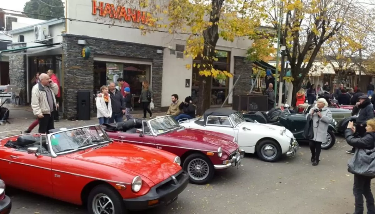 🧐 ¿Te gustan los autos y las motos clásicas? Se viene un Raid Urbano en City Bell