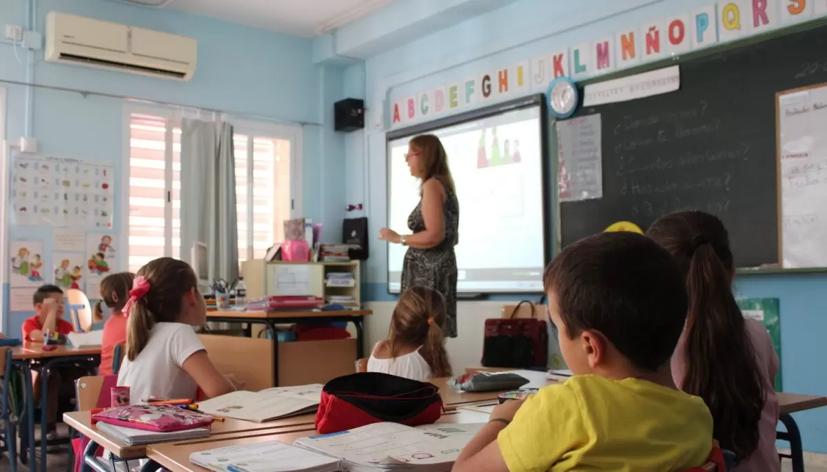 💰 Inversión millonaria: ¿Provincia entregará aires acondicionados en escuelas de City Bell, Gonnet y Villa Elisa?