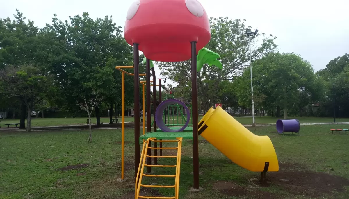 🤩 City Bell: Mirá cómo quedó la plaza San Martín con su modernizado sector de juegos
