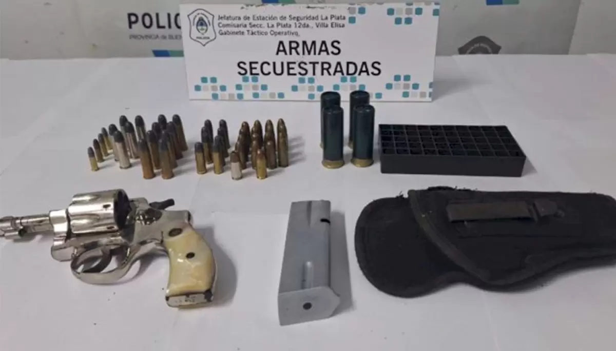 👮 Armas, drogas y amenazas: Vendían por las redes sociales y fueron atrapados en Villa Elisa