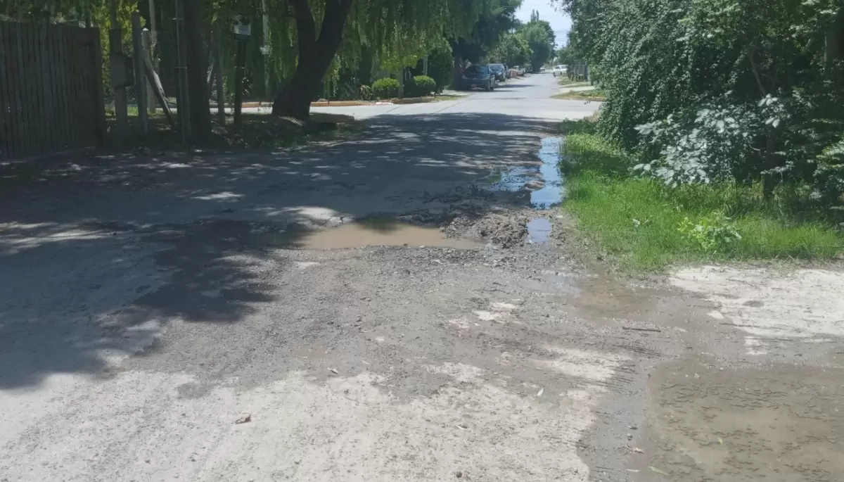 🚨 ¡Emergencia hídrica ya! No hay agua pero sobran pérdidas en Gonnet y Villa Castells
